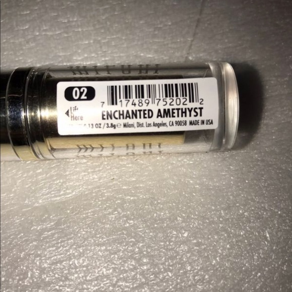 Lipstick - Picture 3 of 16